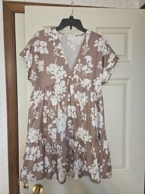 Floral V-Neck Babydoll Dress - Taupe & White